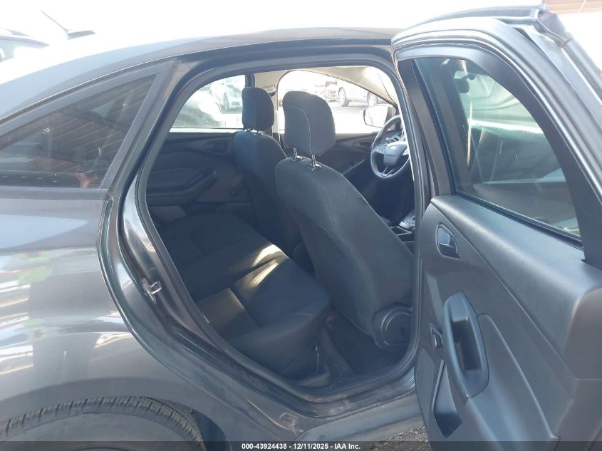 2018 Ford Focus S VIN: 1FADP3E2XJL313247 Lot: 43924438