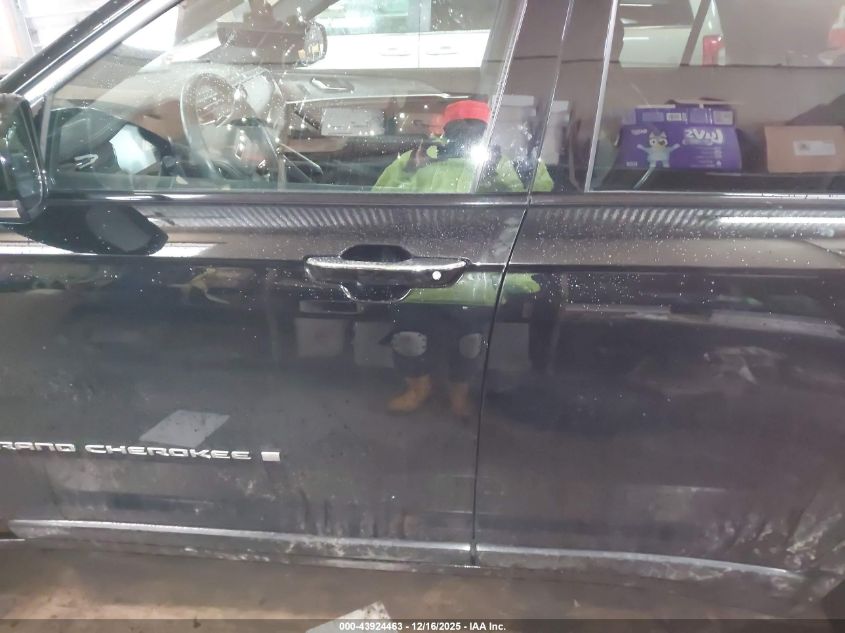 2022 Jeep Grand Cherokee Overland 4X4 VIN: 1C4RJHDT9N8530869 Lot: 43924463