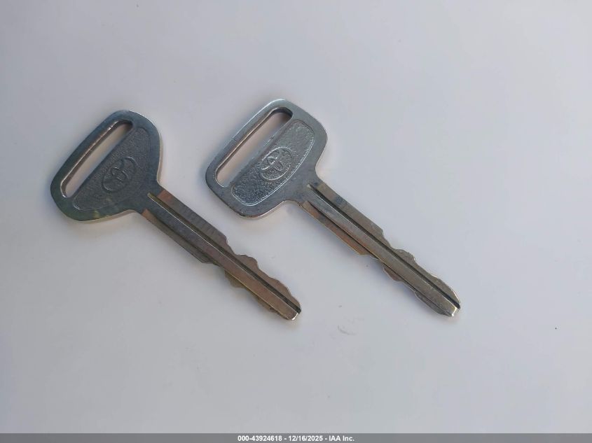 1999 Toyota 4Runner VIN: JT3GM84RXX0037775 Lot: 43924618