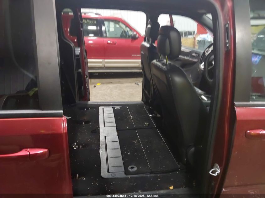 2011 Dodge Grand Caravan R/T VIN: 2D4RN7DG3BR710790 Lot: 43924641