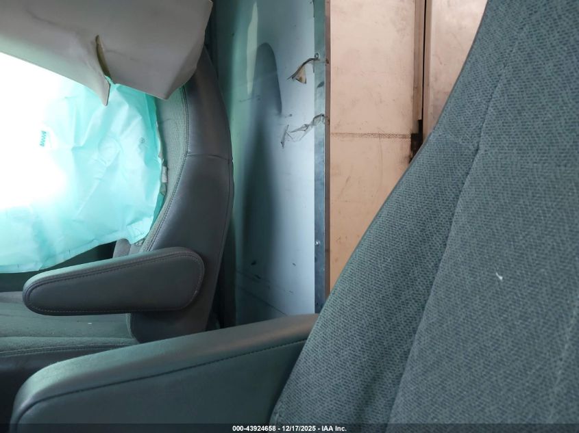 2022 GMC Savana Cutaway Work Van VIN: 1GD07SF7XN1139741 Lot: 43924658