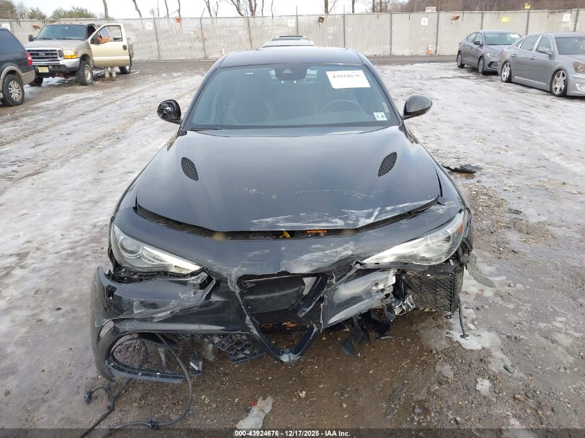 2021 Alfa Romeo Giulia Quadrifoglio Rwd VIN: ZARFAMEV0M7648976 Lot: 43924676