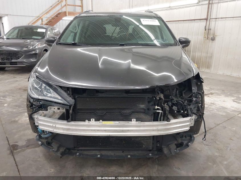 2017 Chrysler Pacifica Touring-L VIN: 2C4RC1BG4HR538118 Lot: 43924886