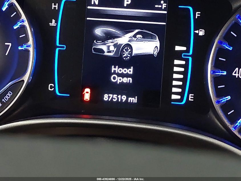 2017 Chrysler Pacifica Touring-L VIN: 2C4RC1BG4HR538118 Lot: 43924886