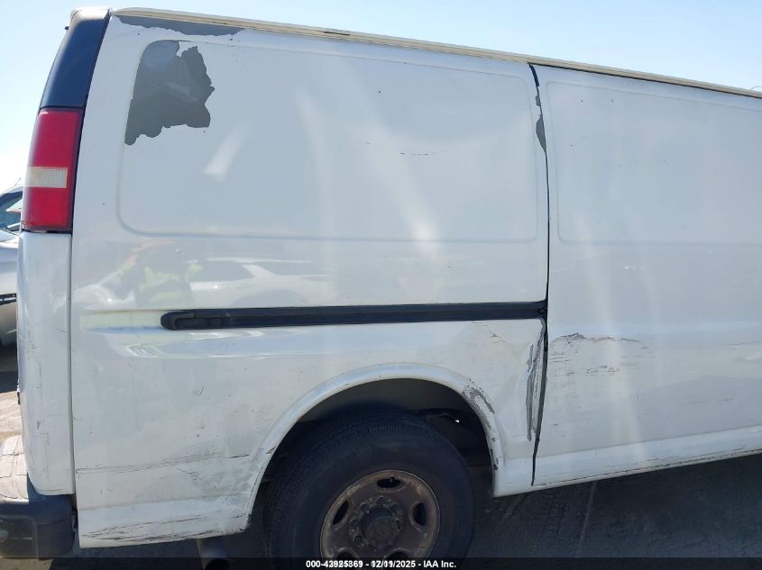 2003 GMC Savana Standard VIN: 1GTHG35U831133678 Lot: 43925369