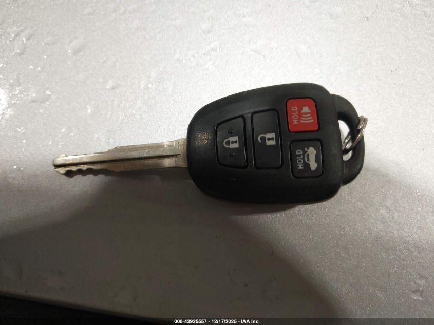 2015 Toyota Corolla Le VIN: 5YFBURHE2FP270833 Lot: 43925557