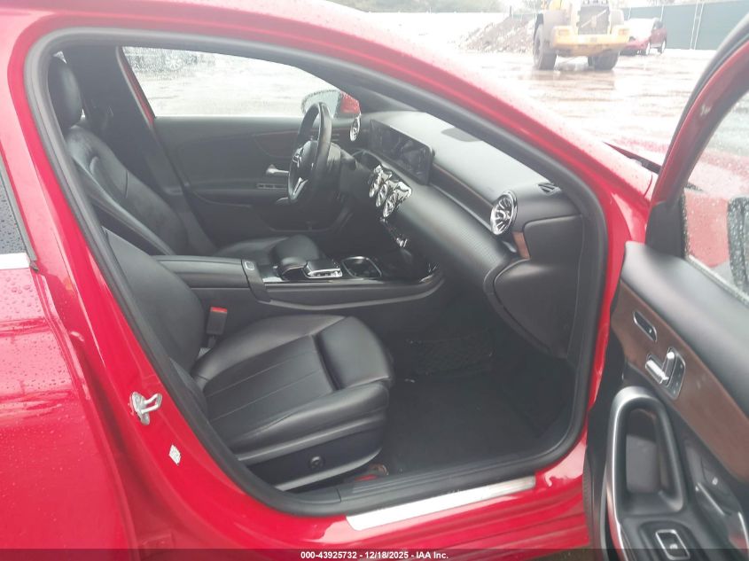 2019 Mercedes-Benz A 220 4Matic VIN: WDD3G4FB2KW013301 Lot: 43925732