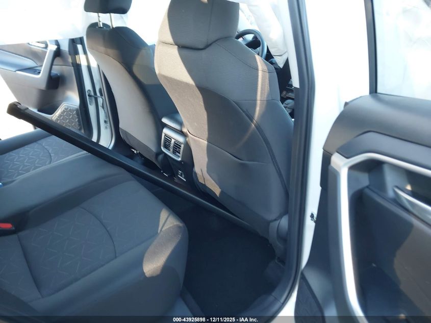 2024 Toyota Rav4 Xle VIN: 2T3W1RFV6RC262632 Lot: 43925898