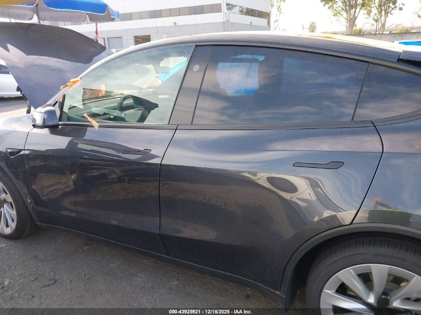 2026 Tesla Model Y Long Range Dual Motor All-Wheel Drive VIN: 7SAYGDED1TF383053 Lot: 43925921