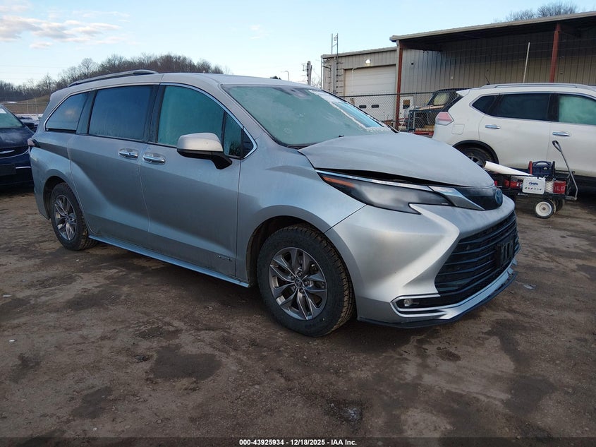 2021 Toyota Sienna Xle