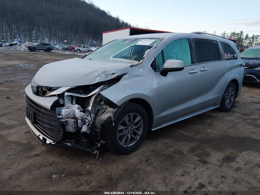 2021 Toyota Sienna Xle