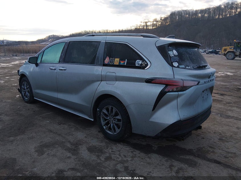 2021 Toyota Sienna Xle