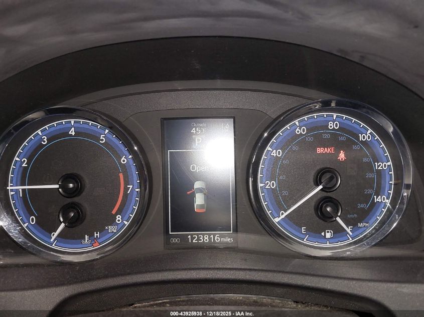 2017 Toyota Corolla Se VIN: 2T1BURHE4HC765375 Lot: 43925938