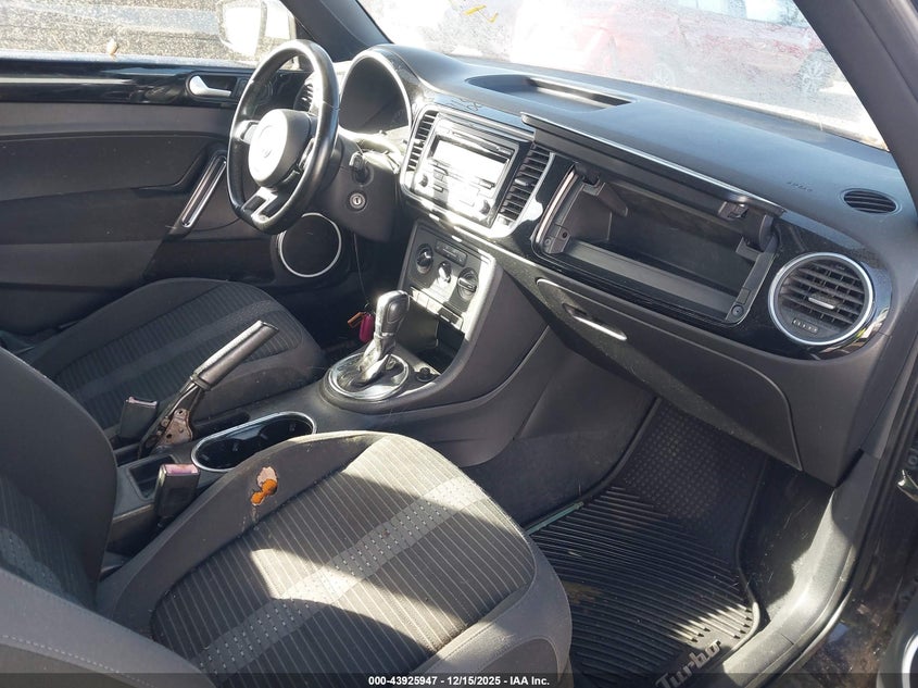 2012 VOLKSWAGEN BEETLE auction photo 5