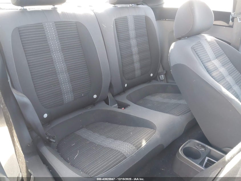2012 VOLKSWAGEN BEETLE auction photo 8