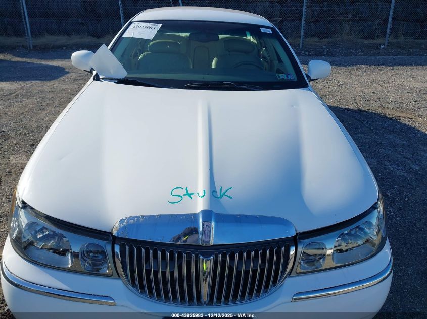 2001 Lincoln Town Car Executive VIN: 1LNHM81W31Y630425 Lot: 43925983