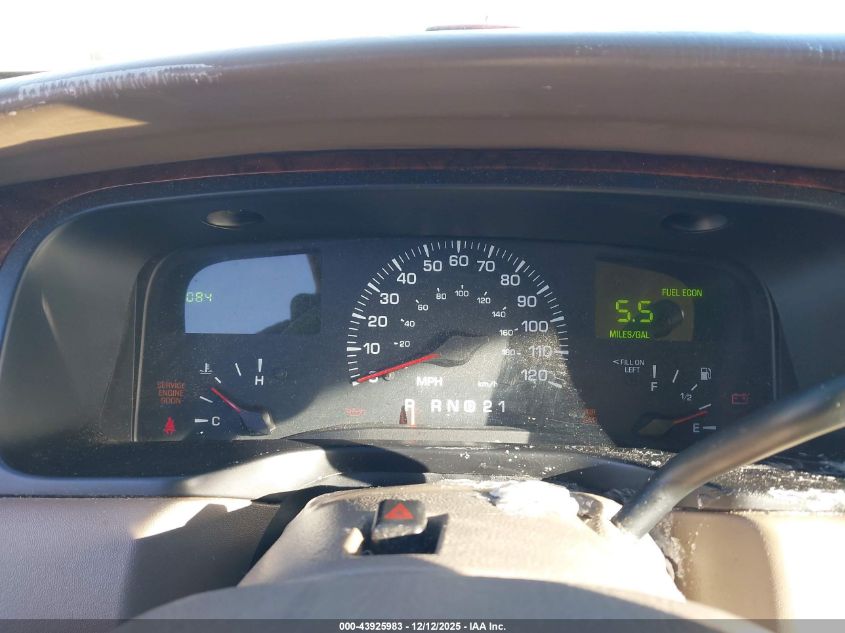 2001 Lincoln Town Car Executive VIN: 1LNHM81W31Y630425 Lot: 43925983