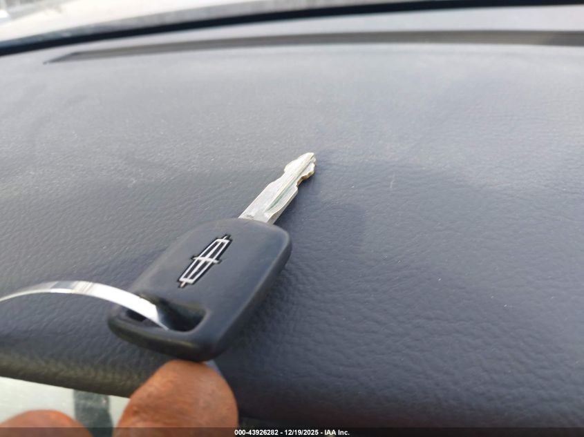 2010 Lincoln Town Car Signature Limited VIN: 2LNBL8CVXAX750378 Lot: 43926282