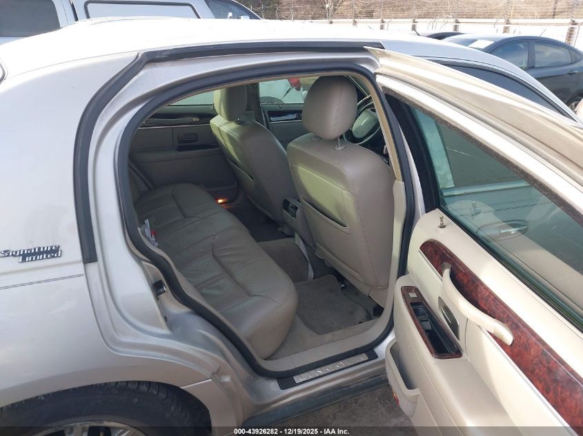 2010 Lincoln Town Car Signature Limited VIN: 2LNBL8CVXAX750378 Lot: 43926282