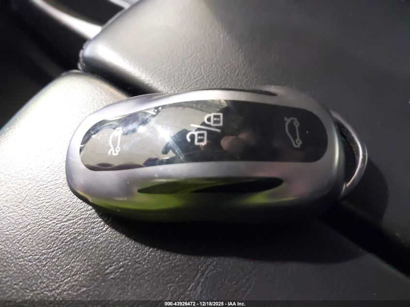 2015 Tesla Model S 70D/85D/P85D VIN: 5YJSA1H20FF088088 Lot: 43926472