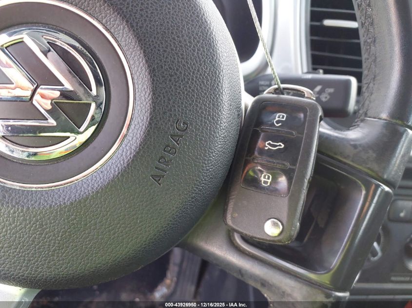 2012 Volkswagen Beetle 2.5L VIN: 3VWJP7AT8CM611720 Lot: 43926950