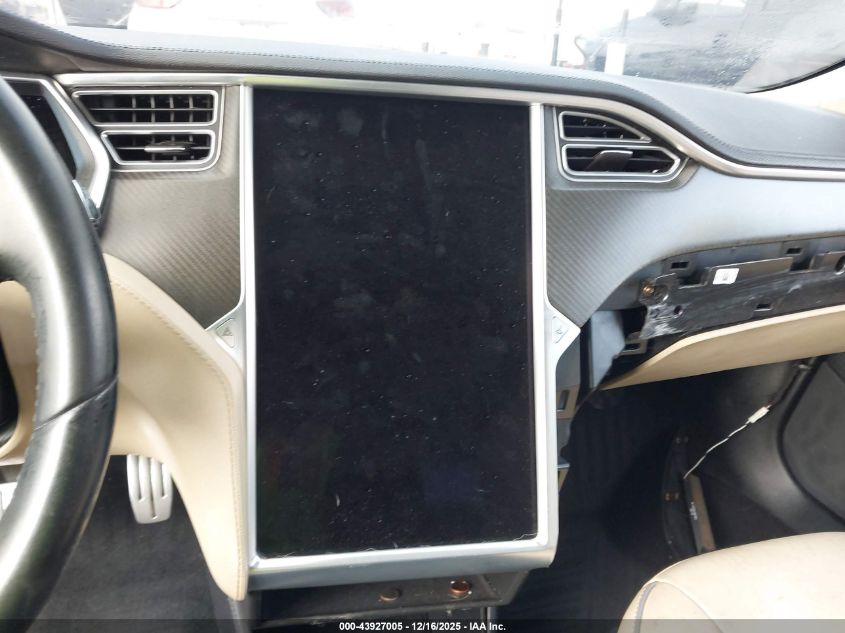 2013 Tesla Model S Performance VIN: 5YJSA1DP7DFP17019 Lot: 43927005