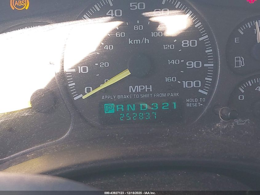 2000 Chevrolet Silverado 1500 VIN: 1GCEC14W4YZ274388 Lot: 43927123