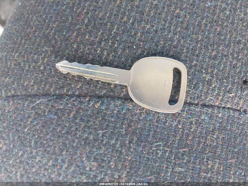 2000 Chevrolet Silverado 1500 VIN: 1GCEC14W4YZ274388 Lot: 43927123