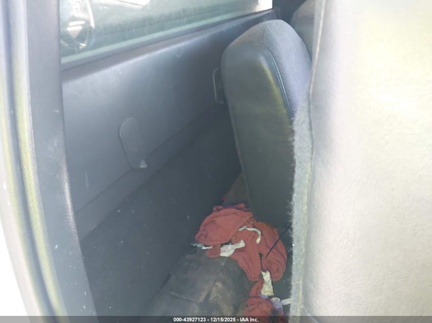 2000 Chevrolet Silverado 1500 VIN: 1GCEC14W4YZ274388 Lot: 43927123