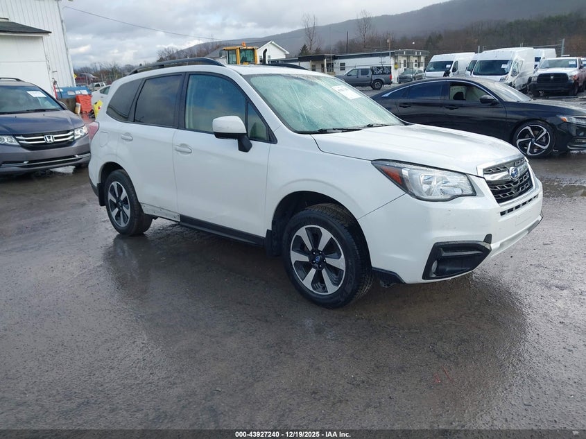 SUBARU FORESTER 2018. Lot# 43927240. VIN JF2SJAGCXJH440193. Photo 1