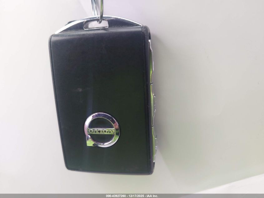 2022 Volvo Xc60 B5 Momentum VIN: YV4L12RK0N1982315 Lot: 43927260