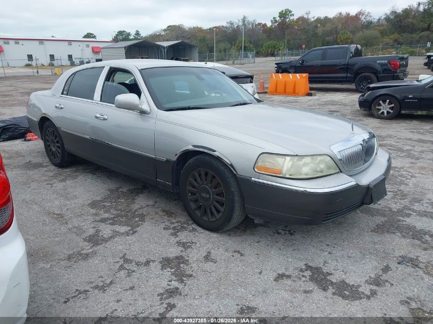 2003 Lincoln Town Car