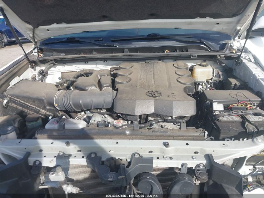 2020 Toyota 4Runner Trd Off Road Premium VIN: JTEBU5JR3L5798052 Lot: 43927456