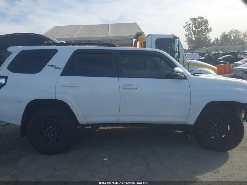 2020 Toyota 4Runner Trd Off Road Premium VIN: JTEBU5JR3L5798052 Lot: 43927456
