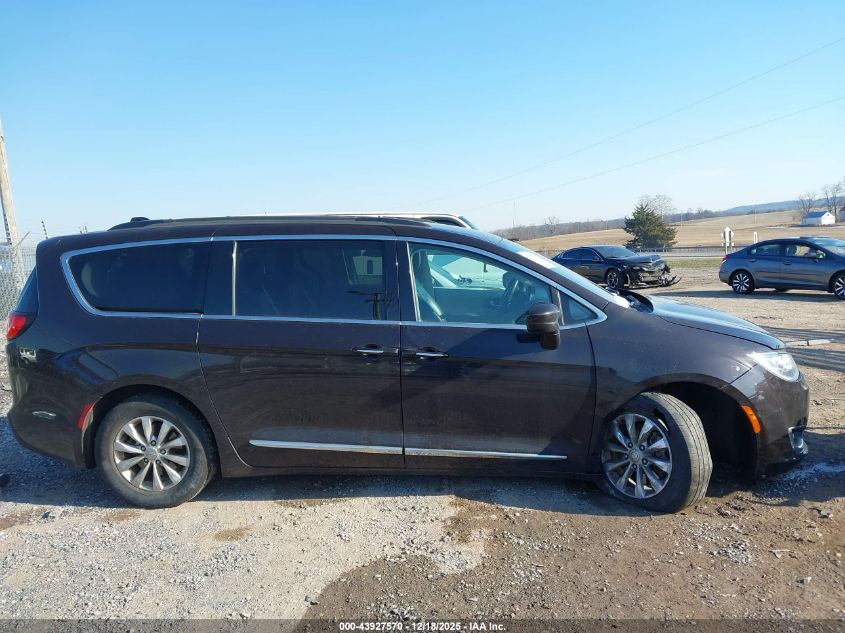 2017 Chrysler Pacifica Touring-L VIN: 2C4RC1BG4HR785865 Lot: 43927570