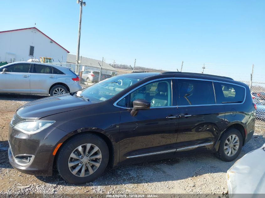 2017 Chrysler Pacifica Touring-L VIN: 2C4RC1BG4HR785865 Lot: 43927570