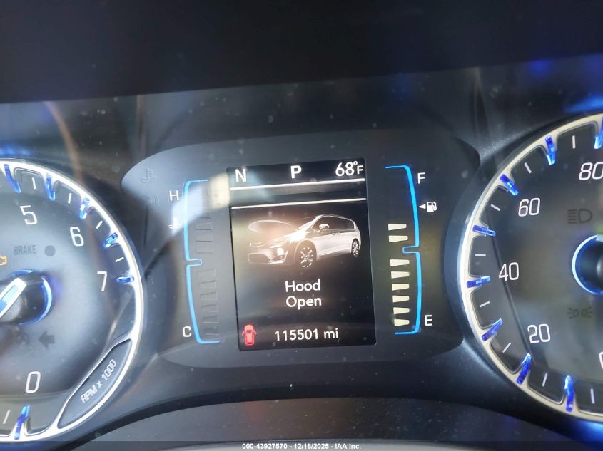 2017 Chrysler Pacifica Touring-L VIN: 2C4RC1BG4HR785865 Lot: 43927570