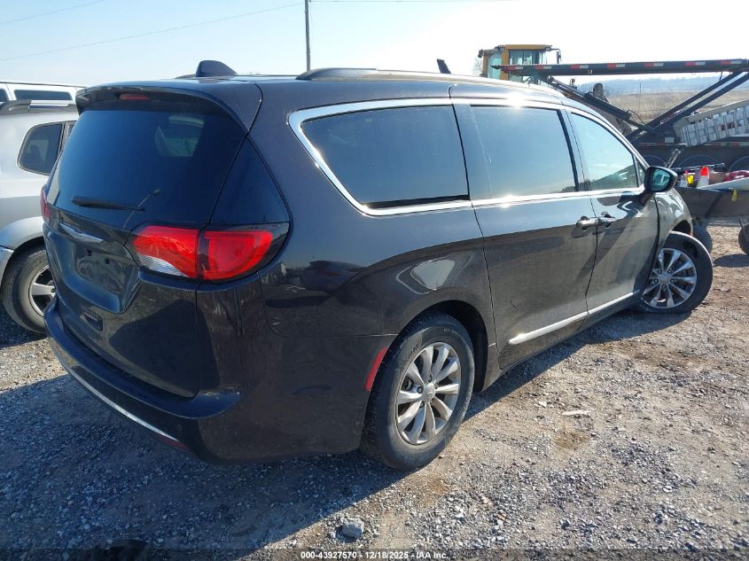 2017 Chrysler Pacifica Touring-L VIN: 2C4RC1BG4HR785865 Lot: 43927570