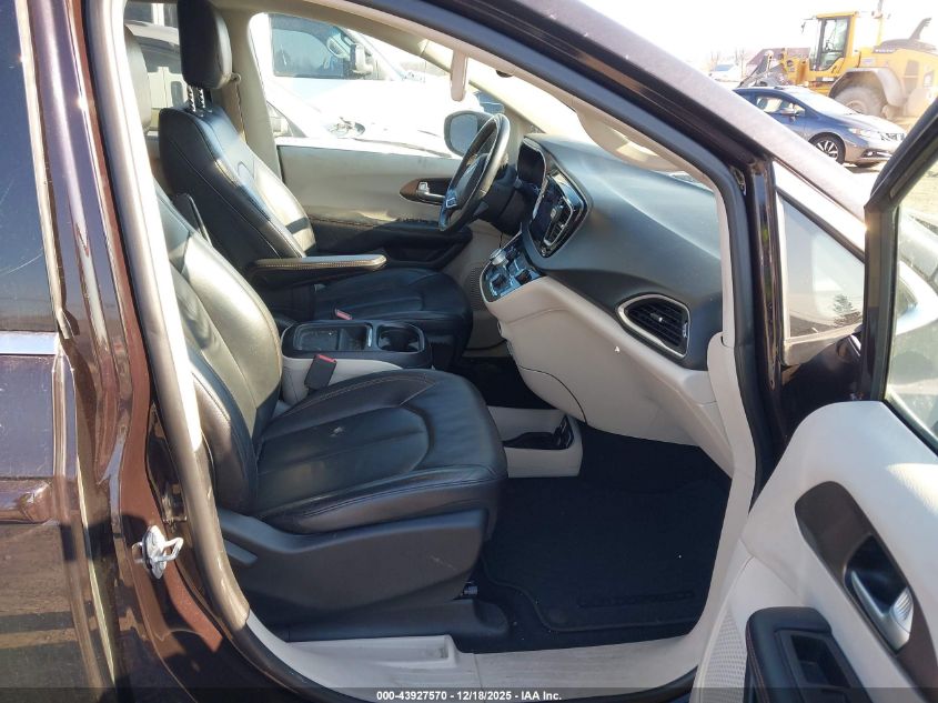 2017 Chrysler Pacifica Touring-L VIN: 2C4RC1BG4HR785865 Lot: 43927570