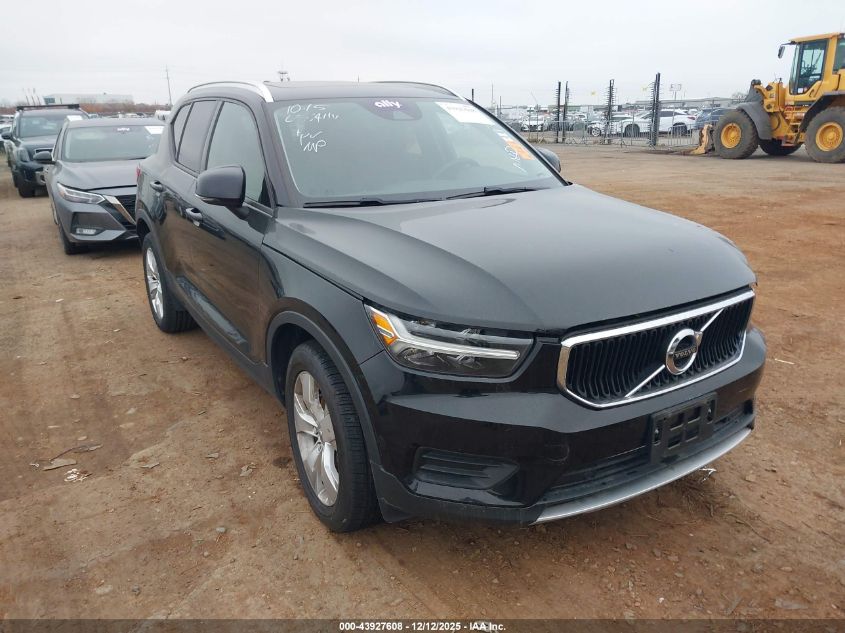 VOLVO XC40 T5 MOMENTUM