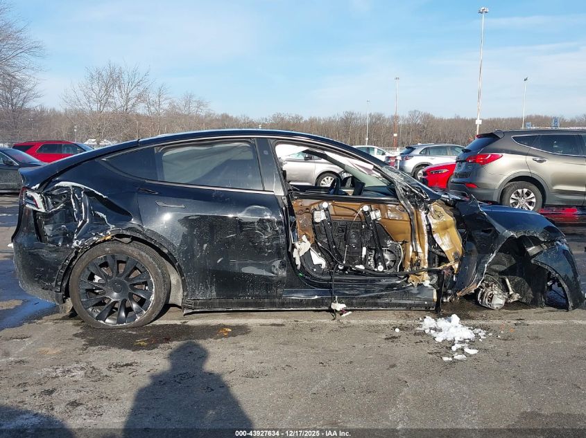 2024 Tesla Model Y Long Range Dual Motor All-Wheel Drive VIN: 7SAYGDEE4RF158854 Lot: 43927634