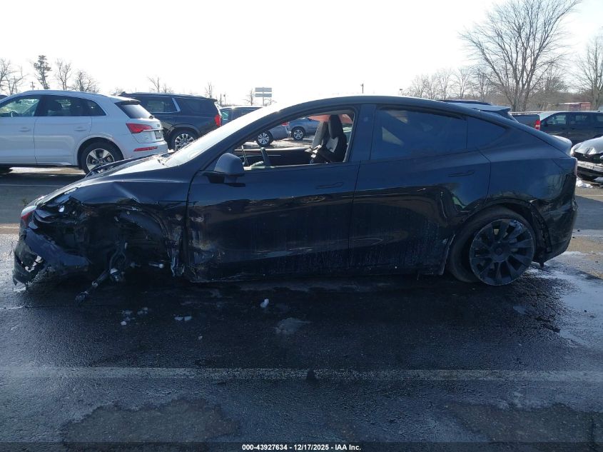 2024 Tesla Model Y Long Range Dual Motor All-Wheel Drive VIN: 7SAYGDEE4RF158854 Lot: 43927634