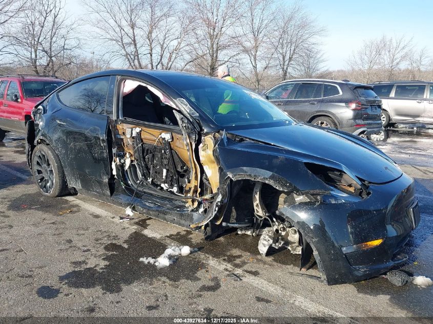 2024 Tesla Model Y Long Range Dual Motor All-Wheel Drive VIN: 7SAYGDEE4RF158854 Lot: 43927634