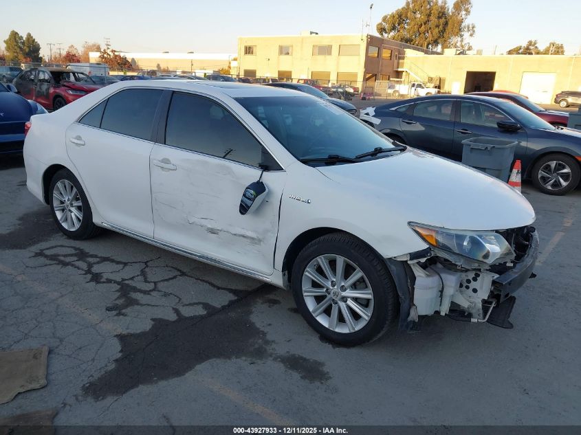 TOYOTA CAMRY HYBRID XLE