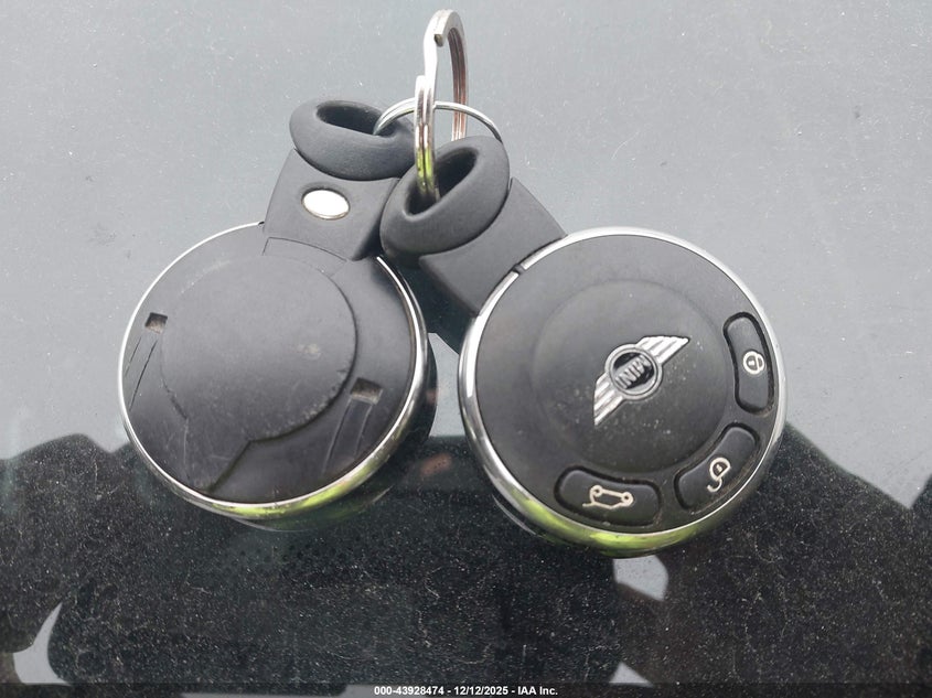 2007 Mini Cooper VIN: WMWMF33547TU61457 Lot: 43928474