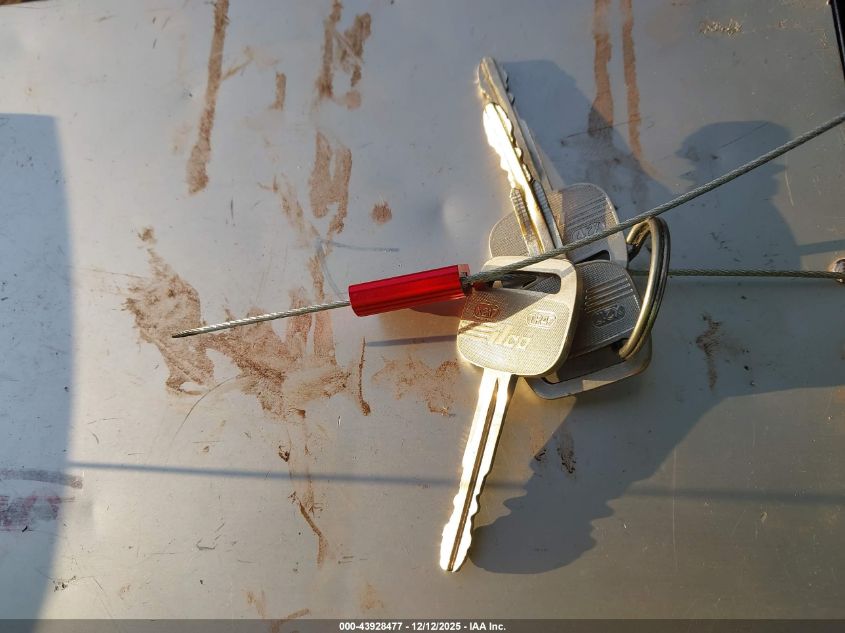 2001 Toyota Camry Le VIN: JT2BG28K810539370 Lot: 43928477