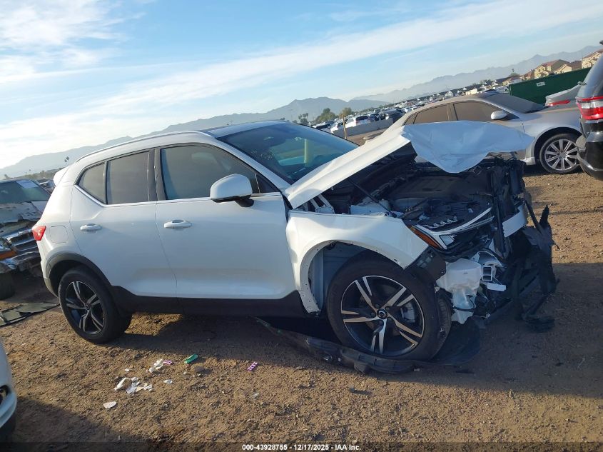 2025 Volvo Xc40 B5 Core Bright Theme VIN: YV4L12UJ2S2591025 Lot: 43928755