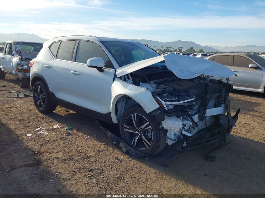 2025 Volvo Xc40 B5 Core Bright Theme