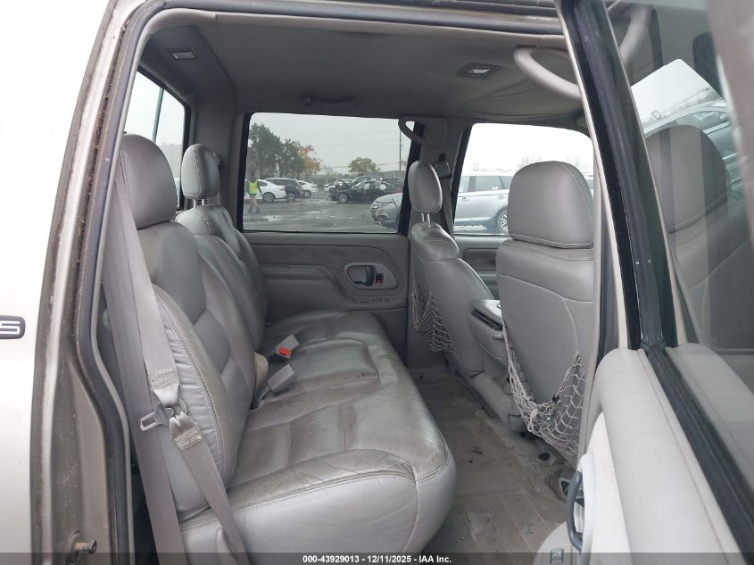 2000 Chevrolet K2500 VIN: 1GCGK23J9YF419126 Lot: 43929013