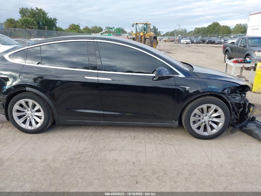 2018 Tesla Model X 100D/75D/P100D VIN: 5YJXCAE21JF090266 Lot: 43929223